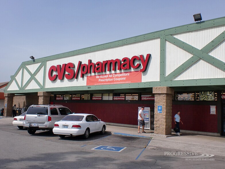 9800-9880 Sierra Ave, Fontana, CA à louer - Photo du bâtiment - Image 3 de 4