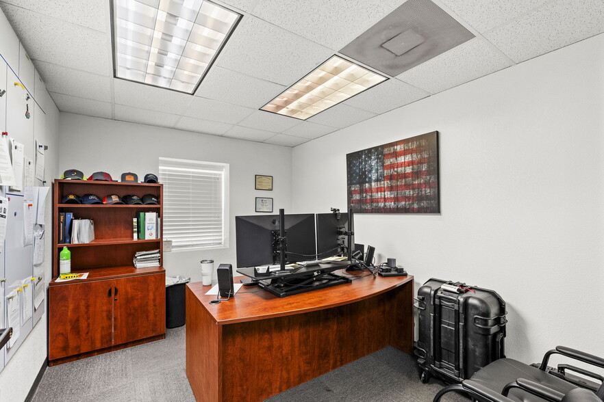 108 Commercial Pl, Schertz, TX for sale - Interior Photo - Image 2 of 17