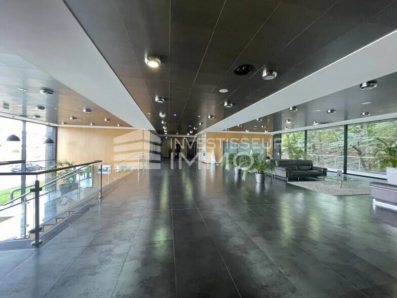 Bureau dans Évry-Courcouronnes à louer - Hall d’entrée - Image 2 de 3