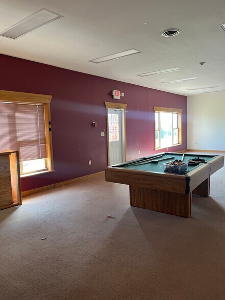 28143 Ladybug Dr, Marshall, MO à vendre - Photo du bâtiment - Image 2 de 5