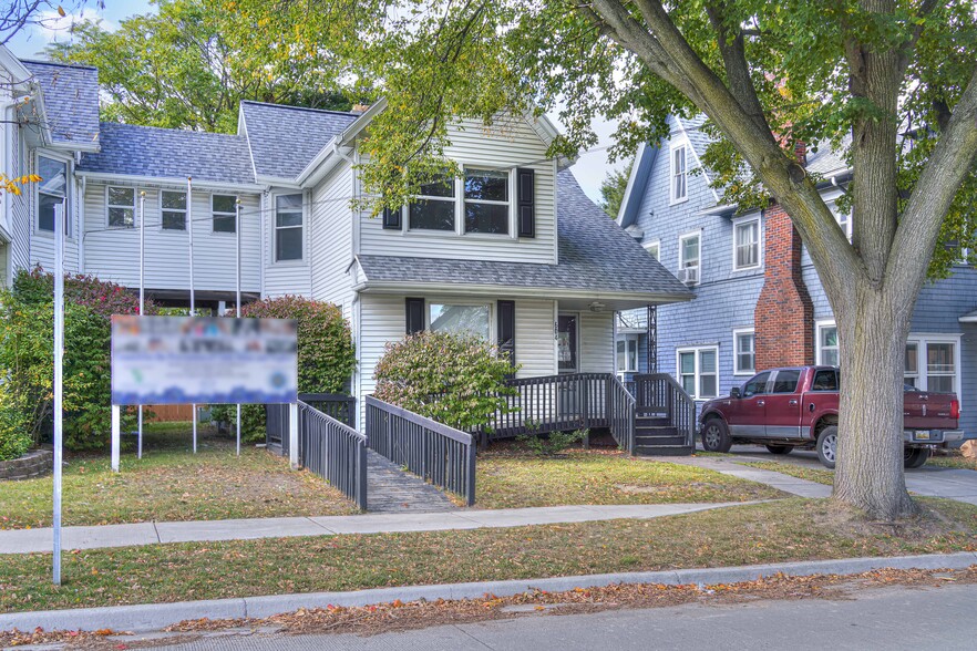 604 Greenwood Pl, Jackson, MI à louer - Photo du bâtiment - Image 2 de 21