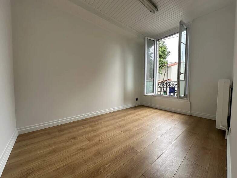 Office in Montreuil for lease - Interior Photo - Image 2 of 6