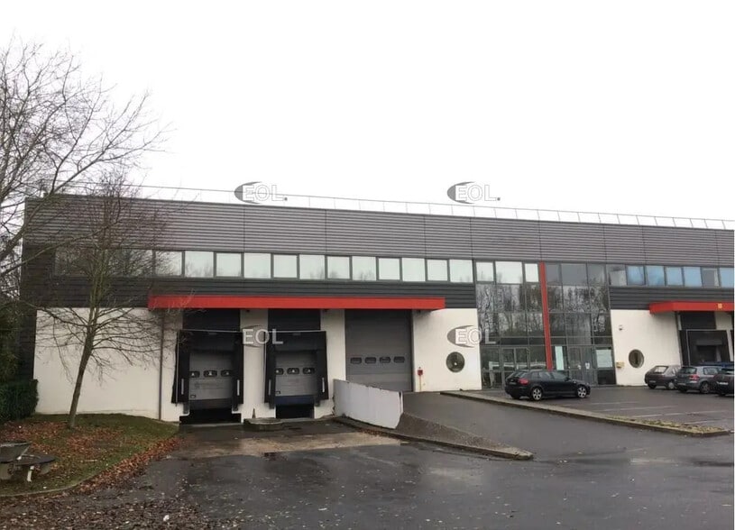 Industriel dans Saint-Thibault-des-Vignes à louer - Photo du bâtiment - Image 3 de 7