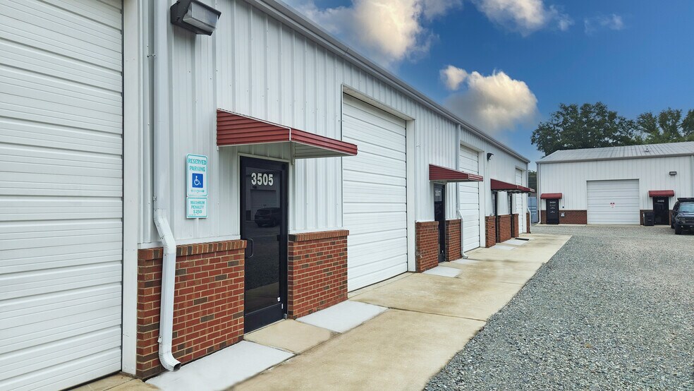 3503-3511 Cameron Dr, Sanford, NC à vendre - Photo du bâtiment - Image 3 de 9