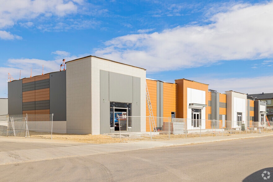 110 Corner Meadows Manor NE, Calgary, AB for lease - Primary Photo - Image 1 of 2