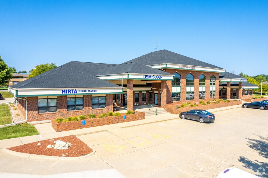 2828-2844 104th St, Urbandale, IA à vendre - Photo du bâtiment - Image 1 de 12