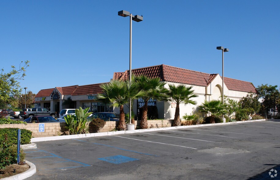6020 Paseo Del Norte, Carlsbad, CA à louer - Photo du bâtiment - Image 2 de 4