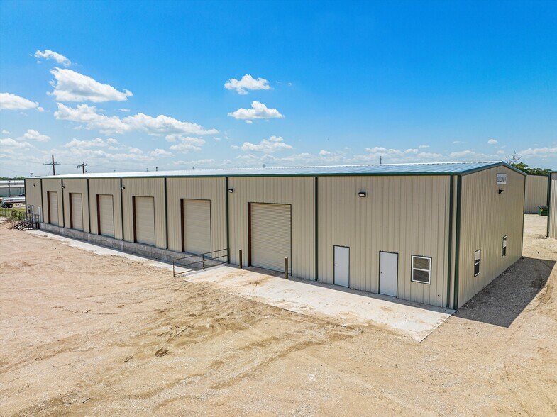 5340 Old Dallas Rd, Elm Mott, TX for lease - Building Photo - Image 1 of 7