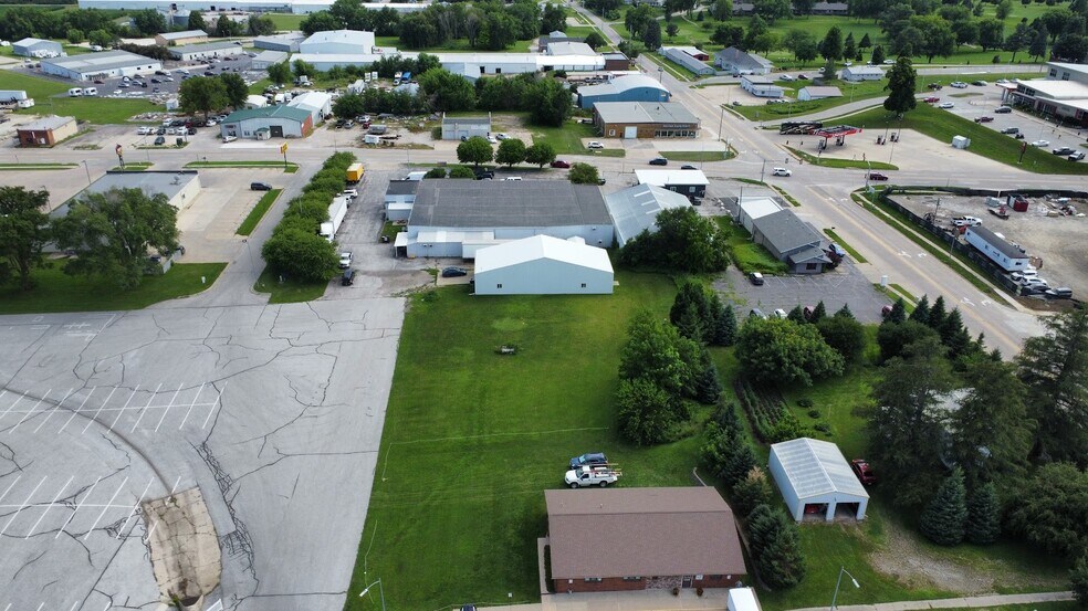 1112 Chatburn Ave, Harlan, IA à vendre - Photo du bâtiment - Image 3 de 5