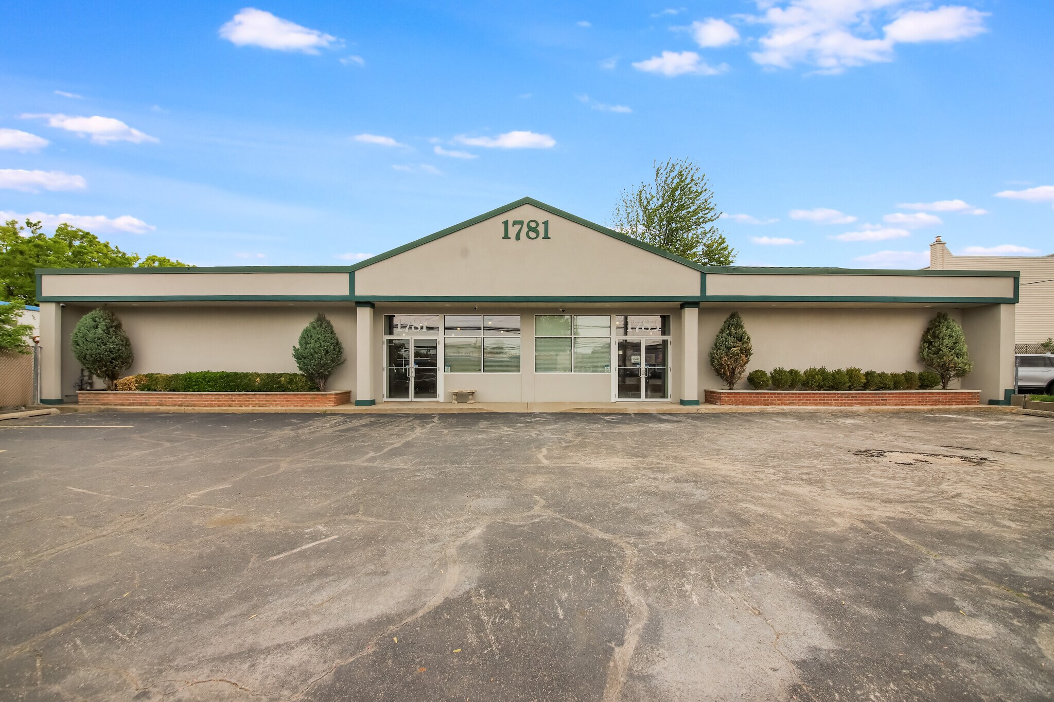 1781 Hylan Blvd, Staten Island, NY à louer Photo du bâtiment- Image 1 de 9
