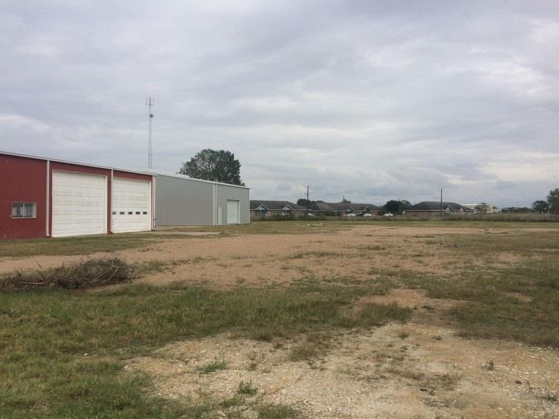 204 Glen Flora Rd, Eagle Lake, TX à vendre - Photo principale - Image 1 de 33