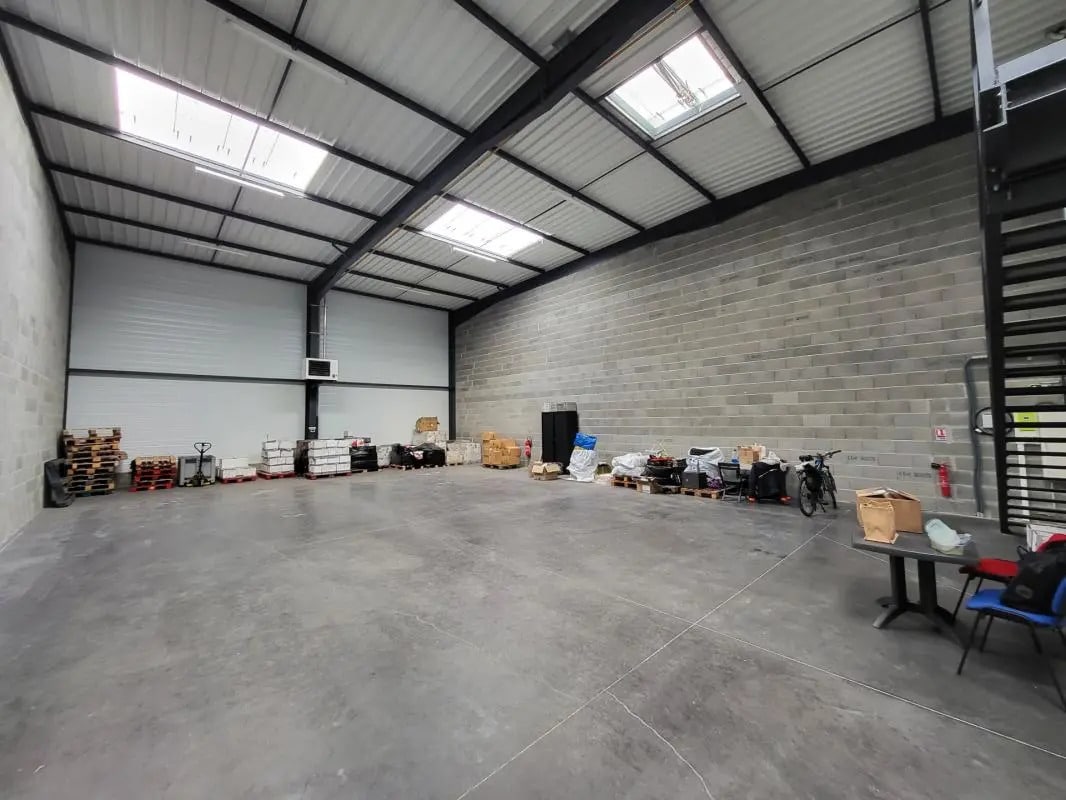 Flex in Meyzieu for lease Interior Photo- Image 1 of 7