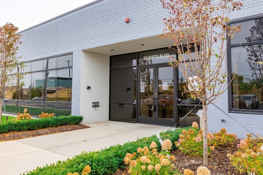 50 Kirts Blvd, Troy, MI à louer - Photo du bâtiment - Image 2 de 19