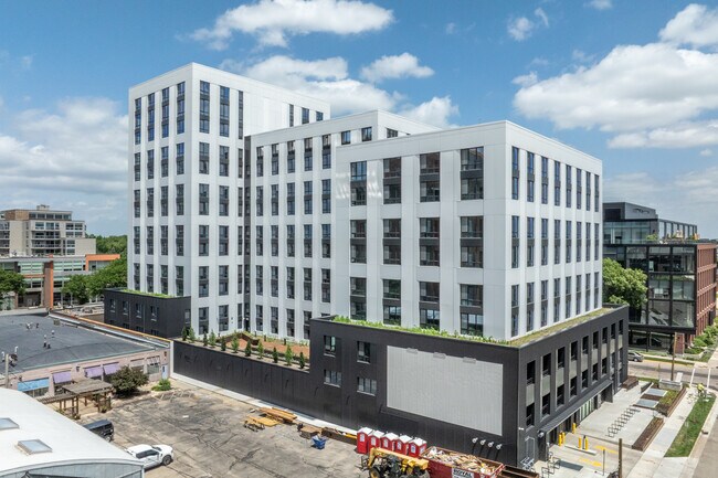 Plus de détails pour 849 E Washington Ave, Madison, WI - Commerce de détail à louer