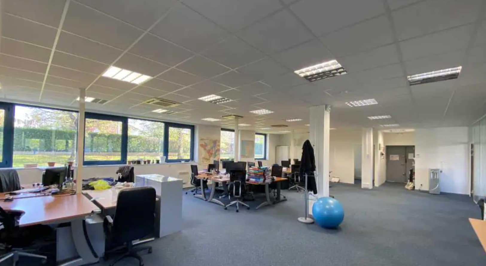Bureau dans Écully à louer Photo intérieure- Image 1 de 12