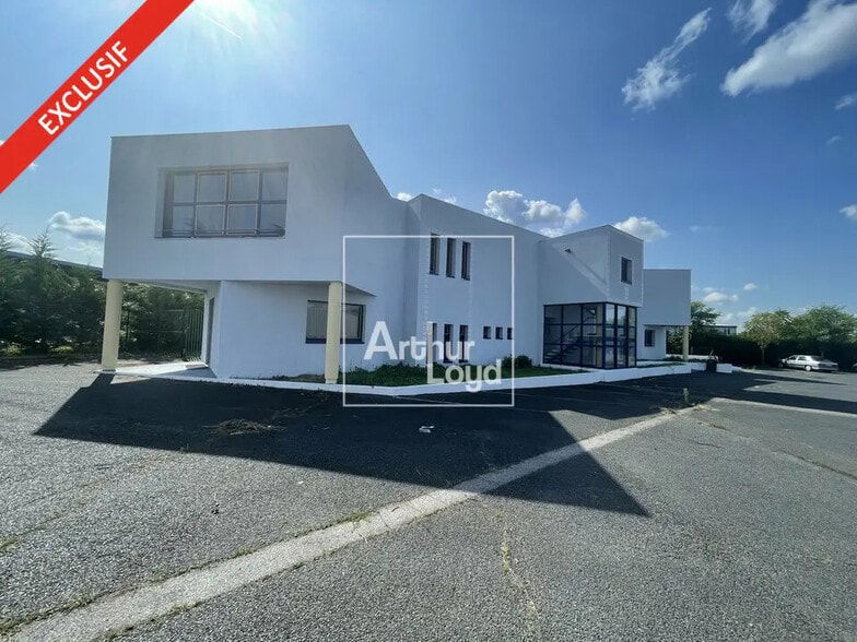 Office in Vaux-le-Pénil for sale - Building Photo - Image 1 of 3