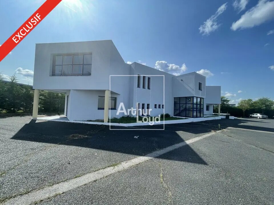 Office in Vaux-le-Pénil for sale Building Photo- Image 1 of 4