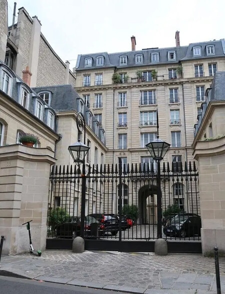 Rue De Varenne, Paris for lease - Building Photo - Image 1 of 8
