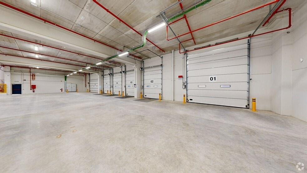 Calle San Cesáreo, 6, Madrid, Madrid for lease - Matterport 3D Scan - Image 2 of 11