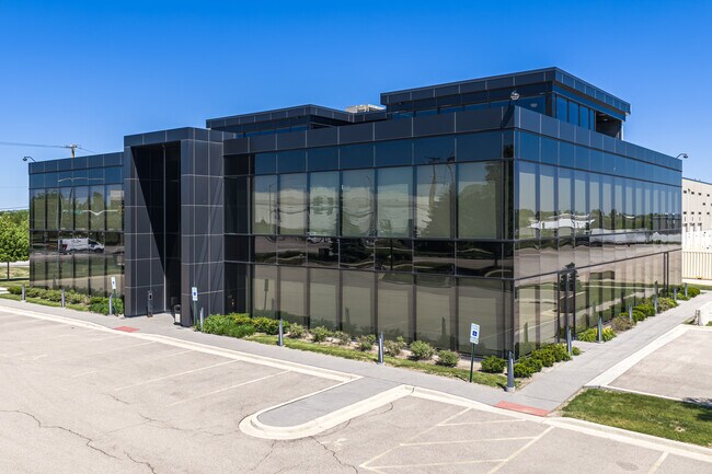 More details for 1425 Madeline Ln, Elgin, IL - Industrial for Sale
