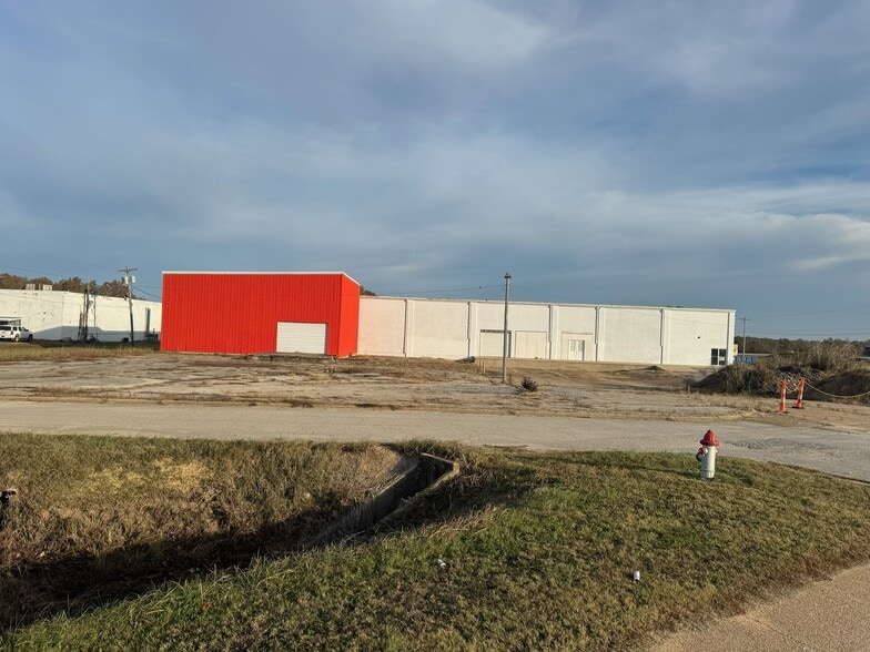 E Harper St, Poplar Bluff, MO for lease - Building Photo - Image 2 of 12