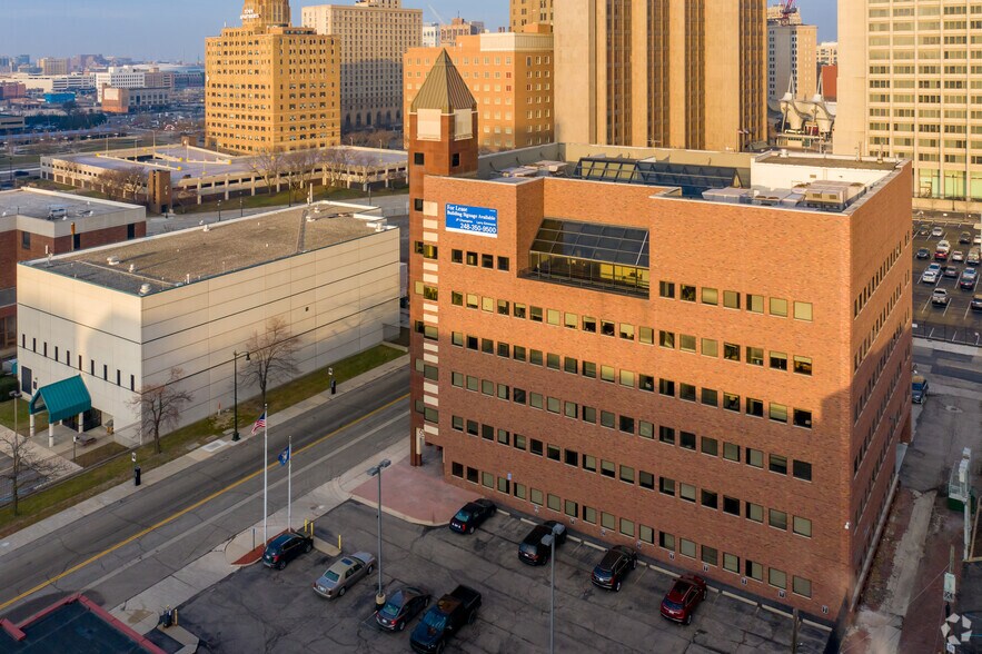 613 Abbott St, Detroit, MI à louer - Photo du bâtiment - Image 2 de 28