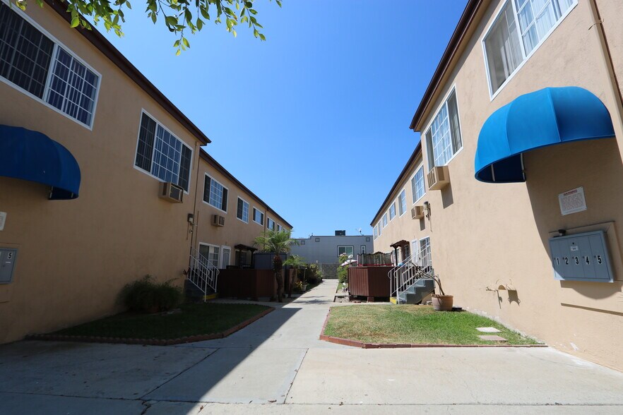 2331 Walnut Ave, Signal Hill, CA à vendre - Photo du bâtiment - Image 3 de 8