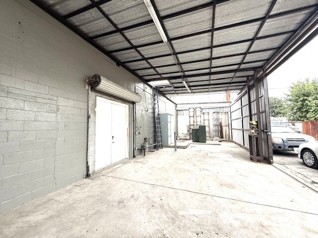 8470 S Central Ave, Los Angeles, CA à vendre - Photo du bâtiment - Image 1 de 11