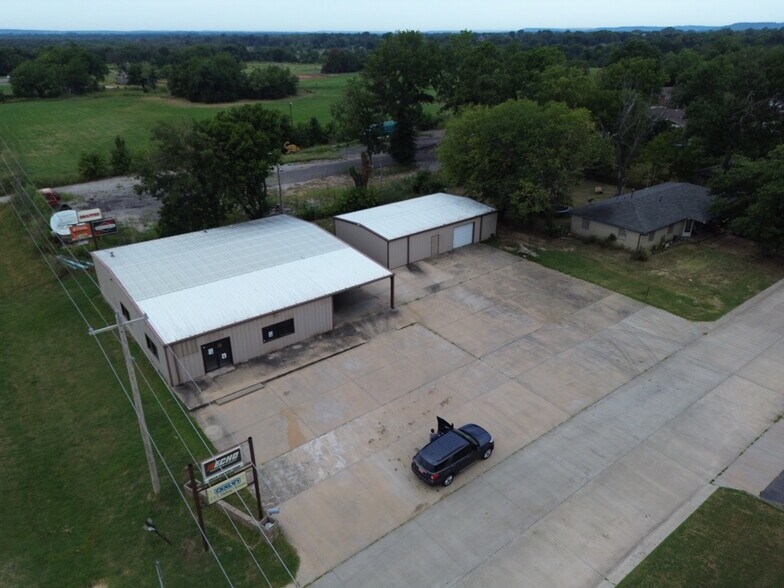 542-544 Chestnut St, Skiatook, OK for lease - Building Photo - Image 2 of 22