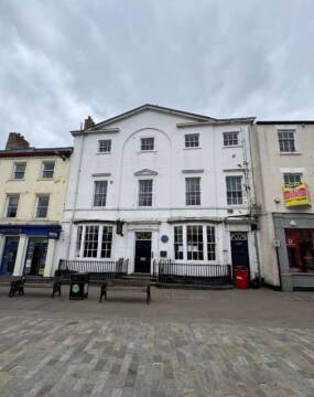 5-7 Market Pl, Pontefract à louer - Photo principale - Image 1 de 1