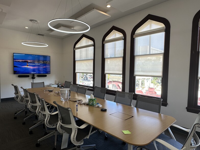 2209-2223 Broadway St, Redwood City, CA for lease - Interior Photo - Image 3 of 9