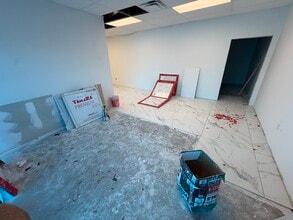777-799 E Oakland Park Blvd, Oakland Park, FL for lease Interior Photo- Image 2 of 20