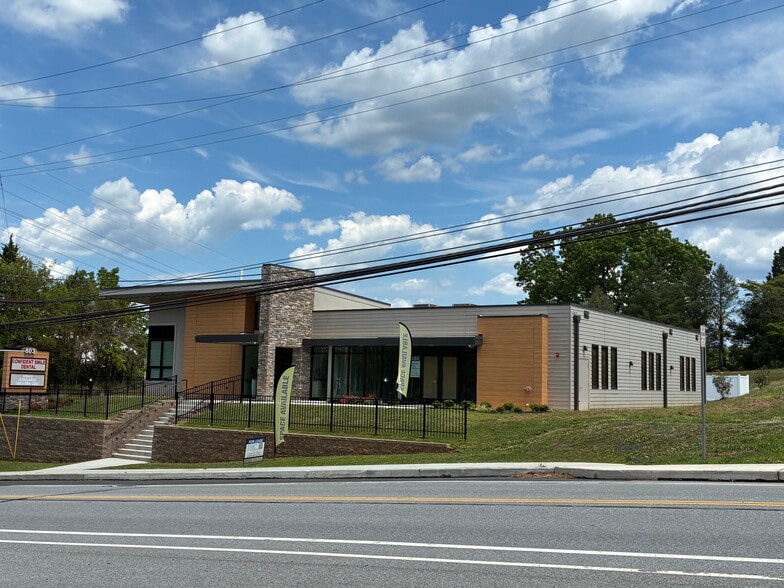803 W Main St, Collegeville, PA for lease - Building Photo - Image 1 of 8