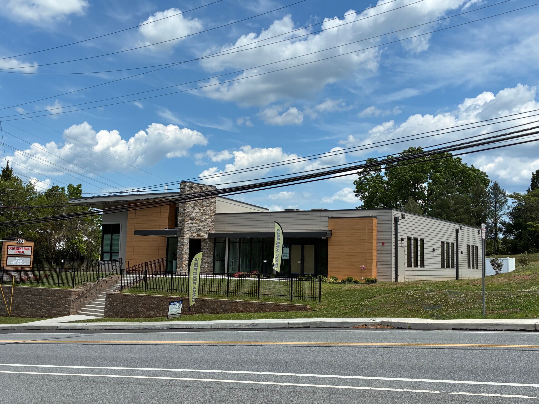 803 W Main St, Collegeville, PA à louer Photo du bâtiment- Image 1 de 9