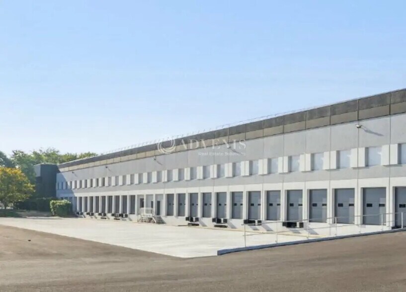 Industrial in Lisses for lease - Building Photo - Image 3 of 7