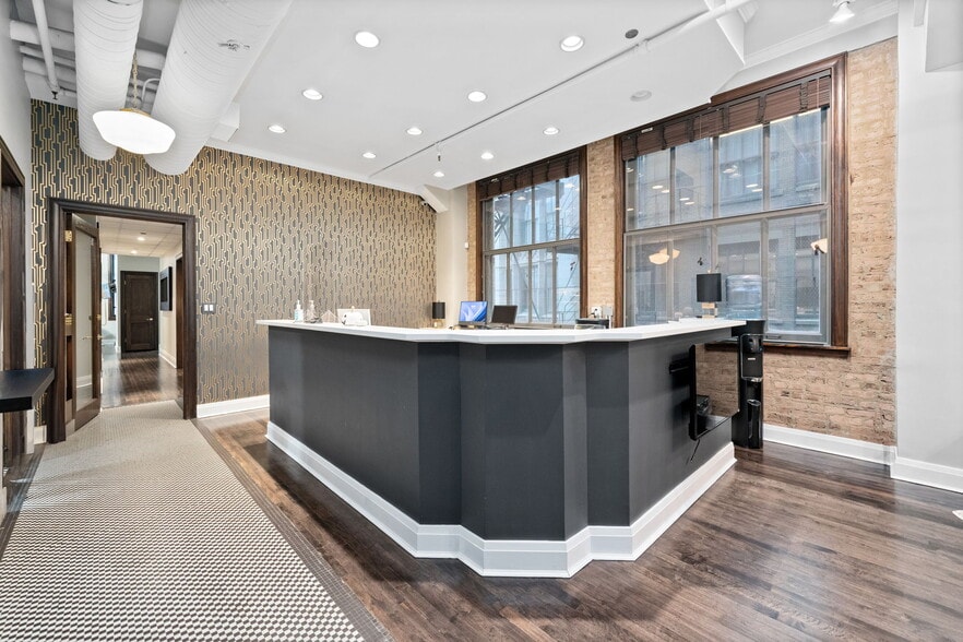 120 S State St, Chicago, IL for sale - Interior Photo - Image 2 of 12