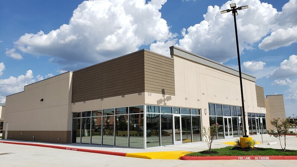 Colonial Pky & Grand Cir, Katy, TX à louer - Photo du bâtiment - Image 2 de 15