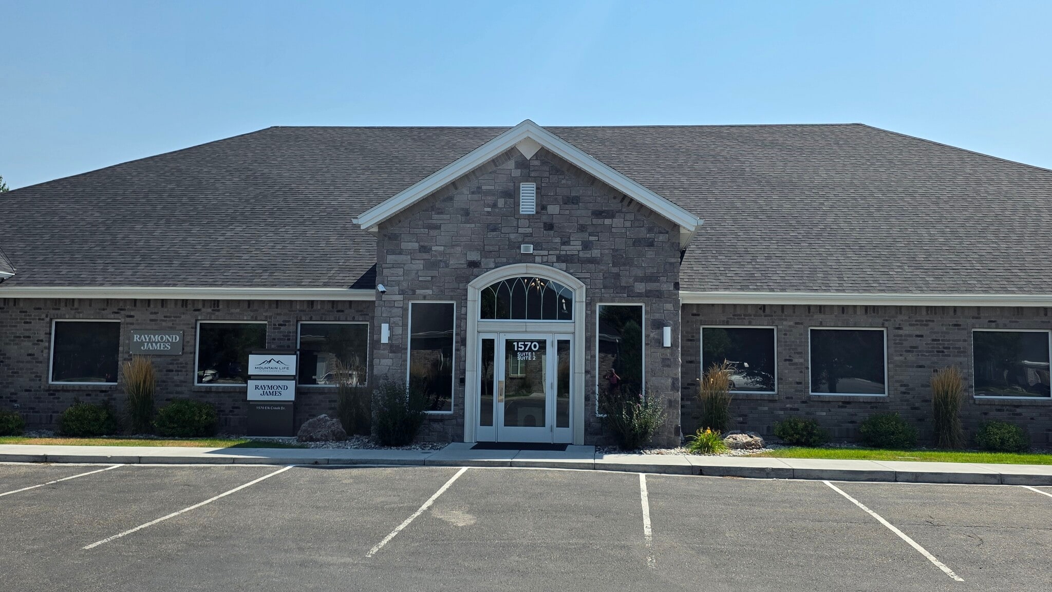 1570 Elk Creek Dr, Idaho Falls, ID for lease Interior Photo- Image 1 of 8