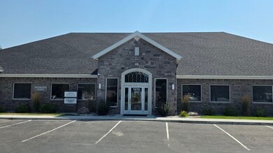 1570 Elk Creek Dr, Idaho Falls, ID for lease Interior Photo- Image 1 of 8