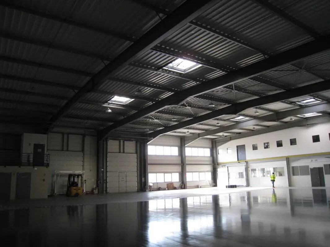 Industrial in Aubagne for lease Interior Photo- Image 1 of 10