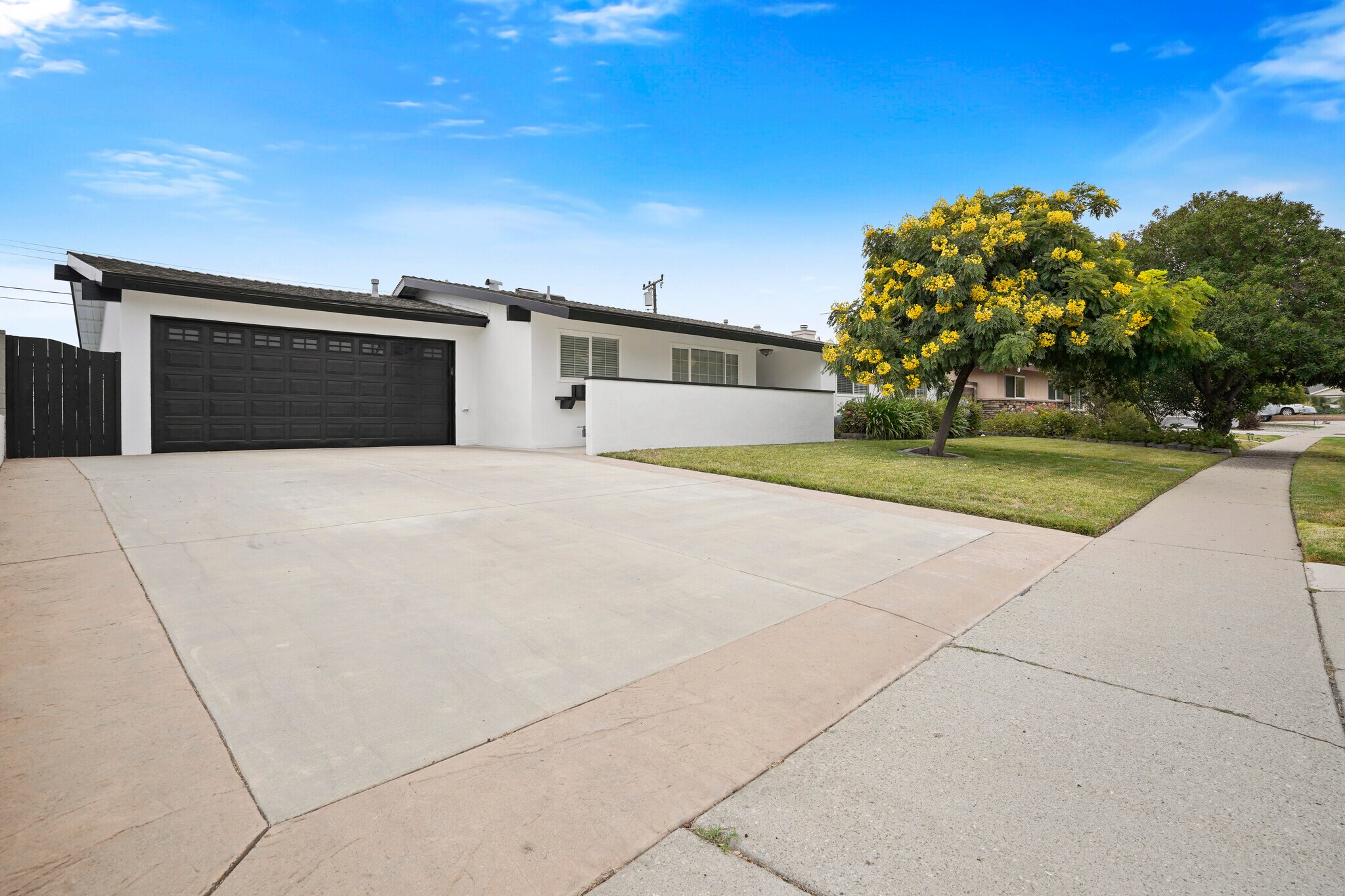 174 N Wendy Dr, Thousand Oaks, CA à vendre Photo du bâtiment- Image 1 de 1