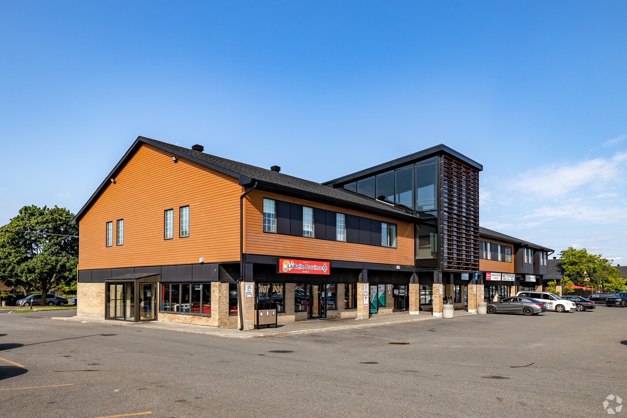 3572-3664 Saint-Charles Boul, Kirkland, QC for lease Primary Photo- Image 1 of 11