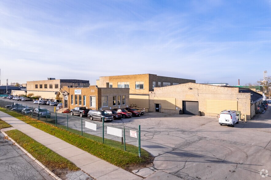 1549 S 38th St, Milwaukee, WI à louer - Photo du bâtiment - Image 3 de 4