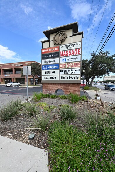 15909 San Pedro Ave, San Antonio, TX à louer - Photo du bâtiment - Image 2 de 19