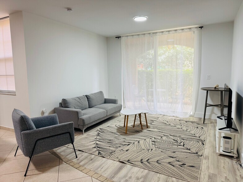 19555 E Country Club Dr, Aventura, FL à vendre - Photo intérieure - Image 3 de 13