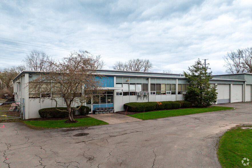 110 Monarch Dr, Liverpool, NY for lease - Primary Photo - Image 1 of 7