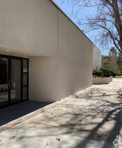 519 W 3rd St, Santa Ana, CA à vendre - Photo du bâtiment - Image 3 de 4