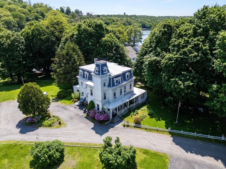 1860 E Main St, Mohegan Lake, NY for sale - Building Photo - Image 3 of 33