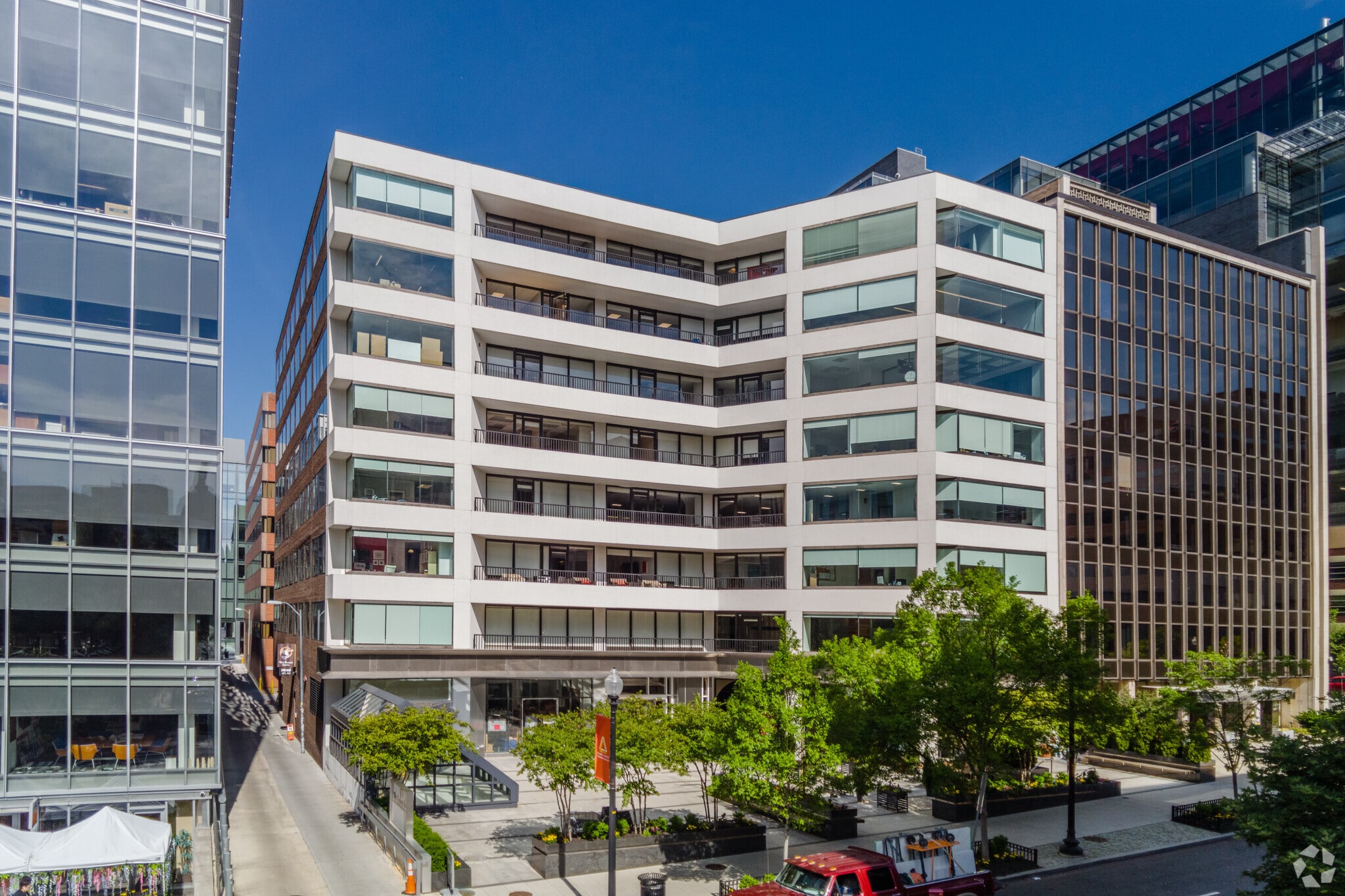1220 19th St NW, Washington, DC à louer Photo du bâtiment- Image 1 de 12
