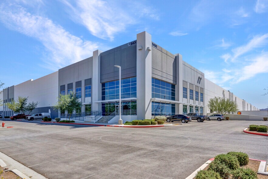 5430 Donovan Way, North Las Vegas, NV à louer - Photo du bâtiment - Image 1 de 6